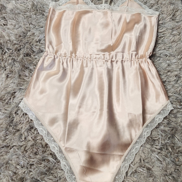 Luxurious Sartori Satin Teddy - Picture 2 of 5